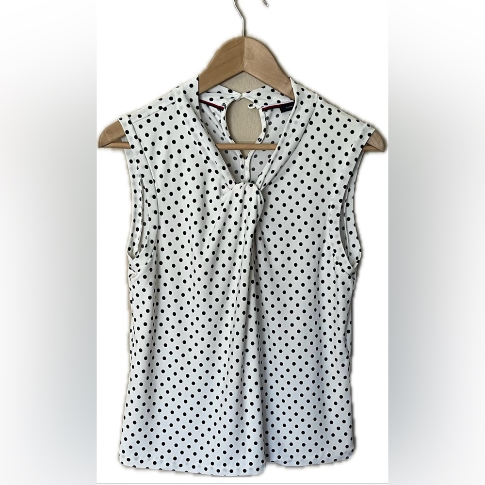 Tommy Hilfiger woman’s sleeveless blouse cream black polka dots size M